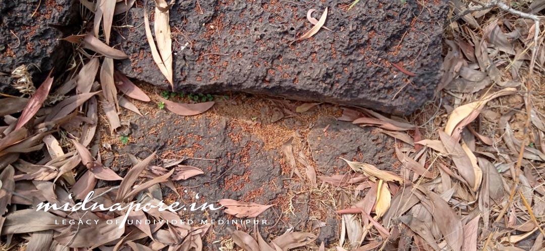 হারিয়ে যাচ্ছে লাইকালি আমলের অপূর্ব সব নিদর্শন | All the wonderful antiquities of the Laikali period are slowly disappearing in Garbeta-Chandrakona Region