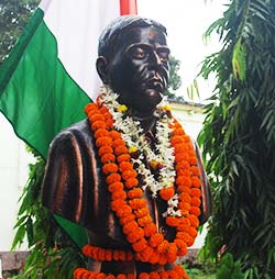 CELEBRATING MEMORABLE DAYS, স্মরণীয় দিনগুলি উদযাপন, यादगार दिन मनाना