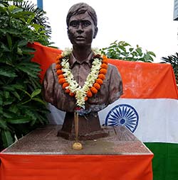 CELEBRATING MEMORABLE DAYS, স্মরণীয় দিনগুলি উদযাপন, यादगार दिन मनाना