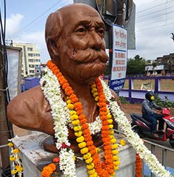 CELEBRATING MEMORABLE DAYS, স্মরণীয় দিনগুলি উদযাপন, यादगार दिन मनाना