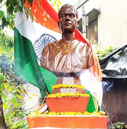 CELEBRATING MEMORABLE DAYS, স্মরণীয় দিনগুলি উদযাপন, यादगार दिन मनाना