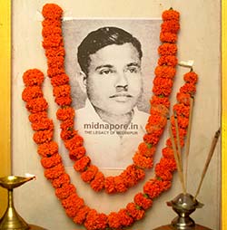 CELEBRATING MEMORABLE DAYS, স্মরণীয় দিনগুলি উদযাপন, यादगार दिन मनाना