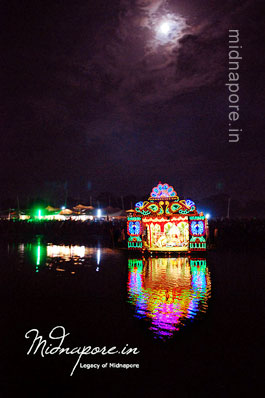 Rasmela � Nocturnal Rasyatra by boat, Moyna Garh, East Medinipur. Photo: Arindam Bhowmik