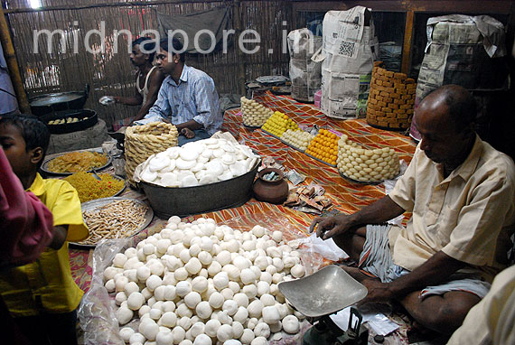 Rasmela – “KADMA” Special sweet of Moyna Rasmela, Moyna Garh, East Medinipur. Photo: Arindam Bhowmik