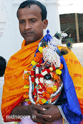 Armaments to escort the deity of Panchetgarh during the procession of �Rasyatra' Photo: Arindam Bhowmik