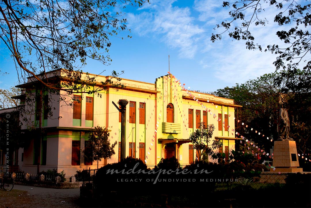 বিদ্যাসাগর স্মৃতিমন্দির, মেদিনীপুর (চিত্রগ্রাহক - অরিন্দম ভৌমিক, ১৯ ফেব্রুয়ারি ২০০৯)